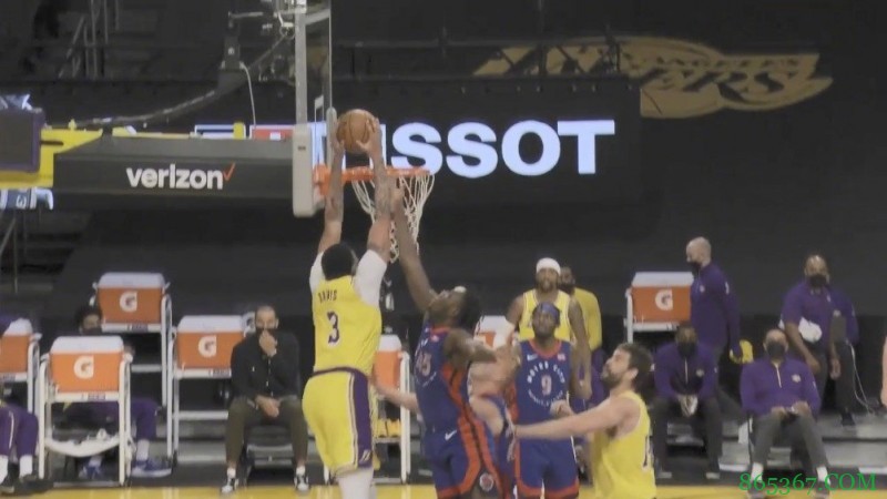 詹姆斯33+11 浓眉30分 活塞三人20+ 湖人双加时复仇活塞