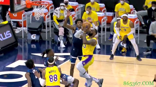 詹姆斯30+13+7 施罗德24分 爱德华兹28+7 湖人擒森林狼