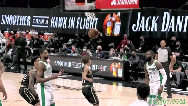 加里纳利10记三分轰38分 特雷杨33+4+7 老鹰大胜凯尔特人