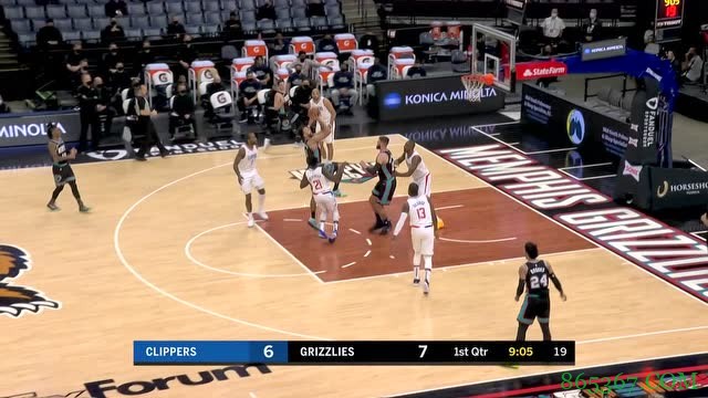 琼斯20分 瓦兰16+15 小卡17+7 灰熊6人上双大胜快船