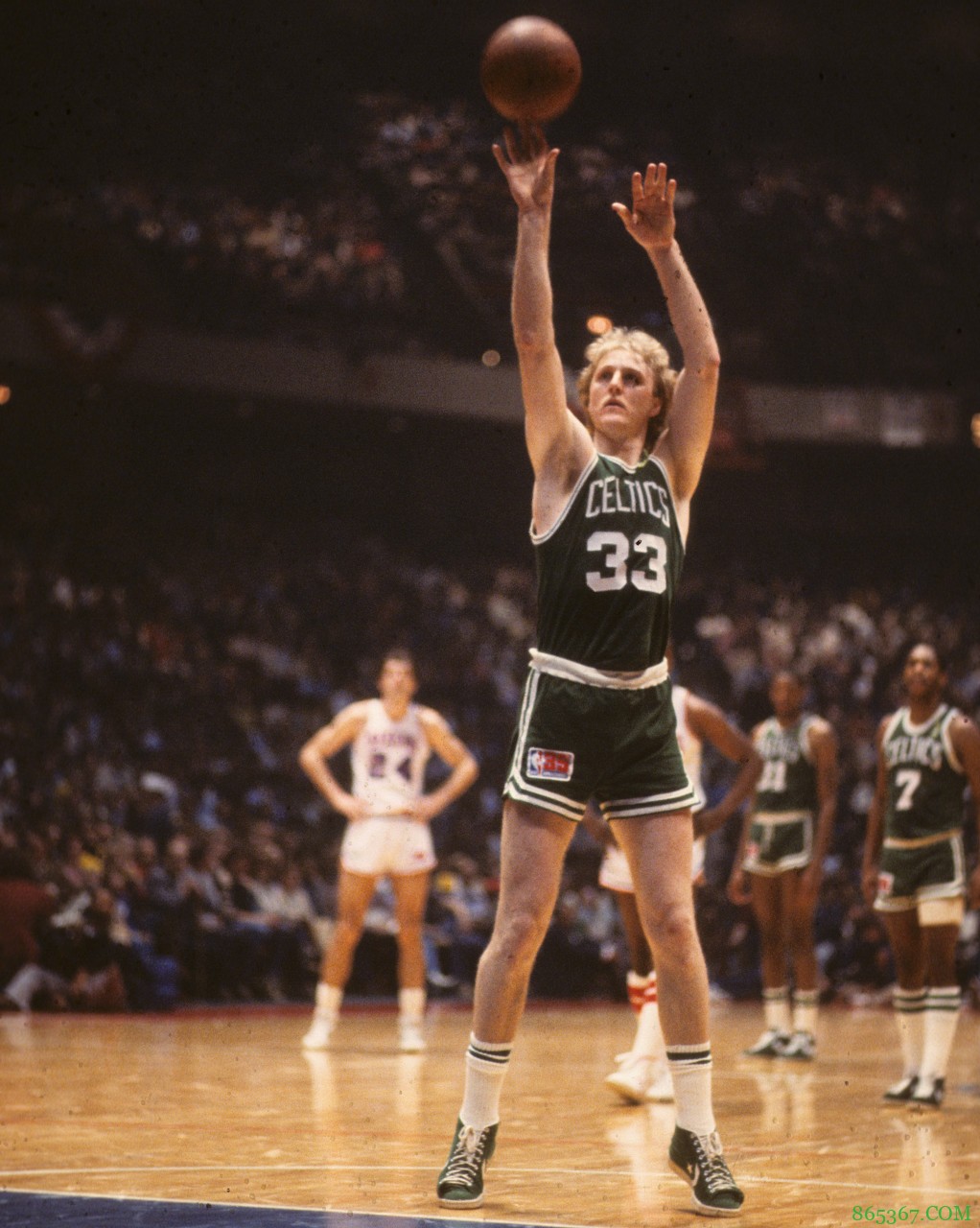 86年今天：伯德因无聊选择用左手打开拓者 爆砍47分14板11助