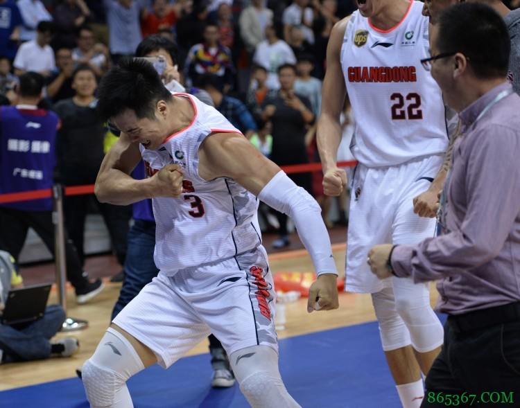 【夜谈会】提及“小韦德”孟铎的赛场表现 你会想到什么？