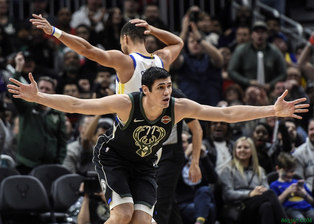 火箭记者：球队对伊利亚索瓦和戴德蒙保持着关注