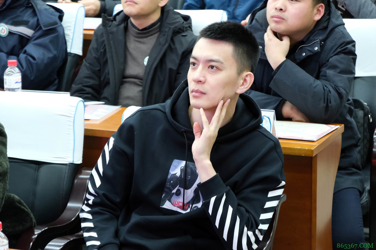 杨鸣：常规赛第三阶段对我们比较困难 各队都在补强