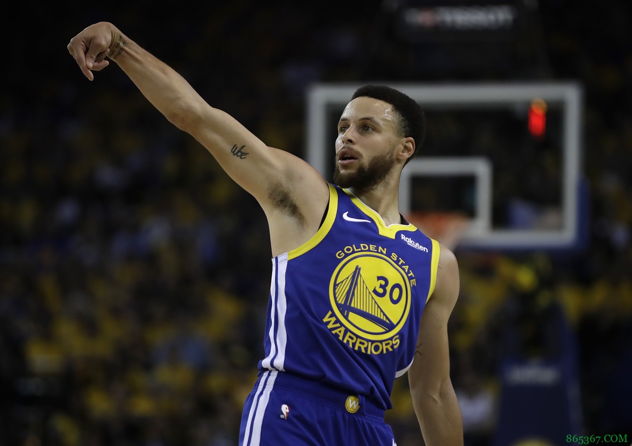 东契奇谈库里：每次他出手我都觉得会进 他改变了这项运动