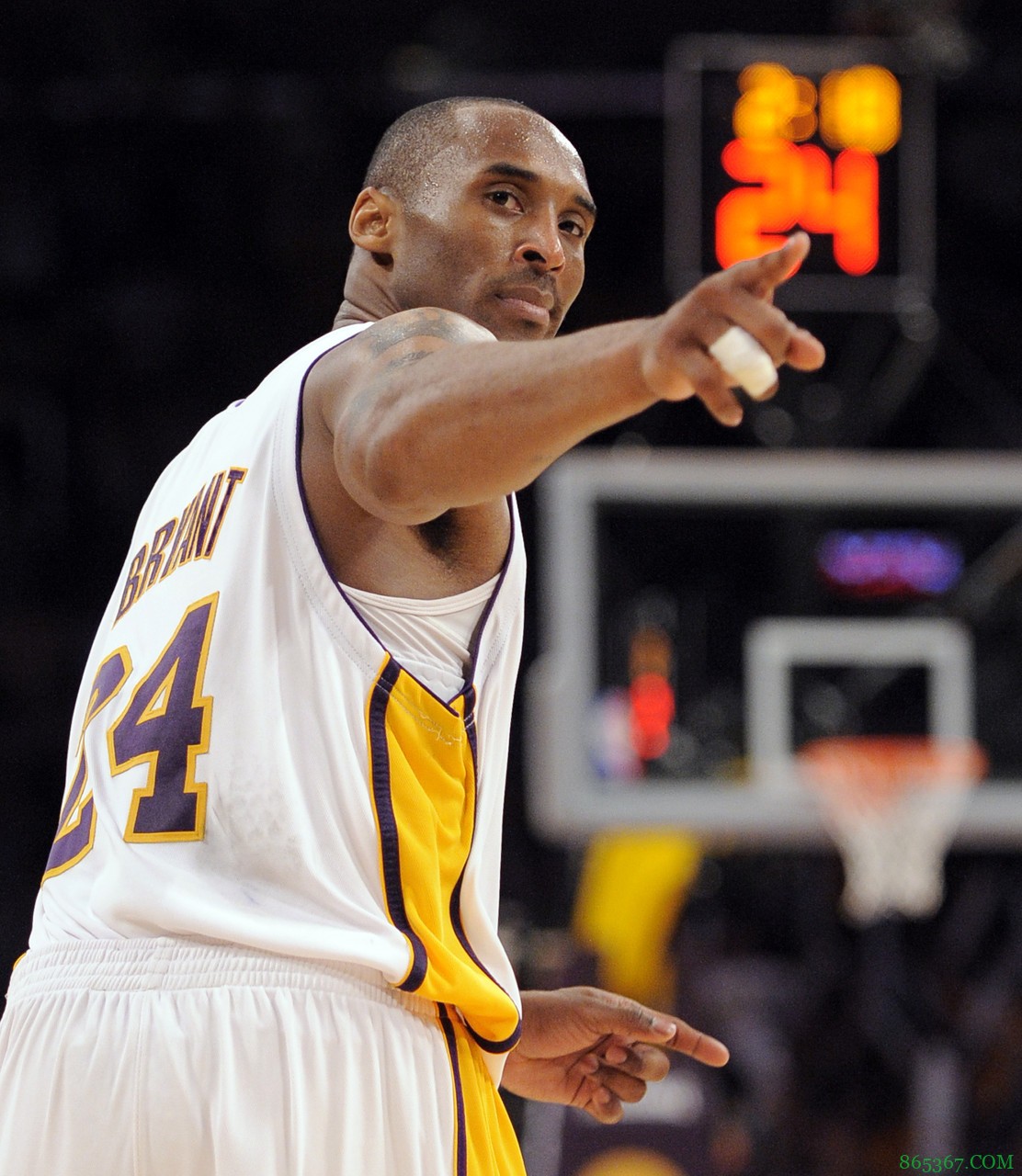 【消失的八零后】特别版:科比——永远年轻 永远热泪盈眶(下)