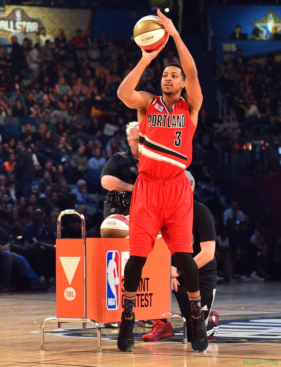 CJ-麦科勒姆:托尼-帕克是我遇到的第一位难缠的欧洲球员