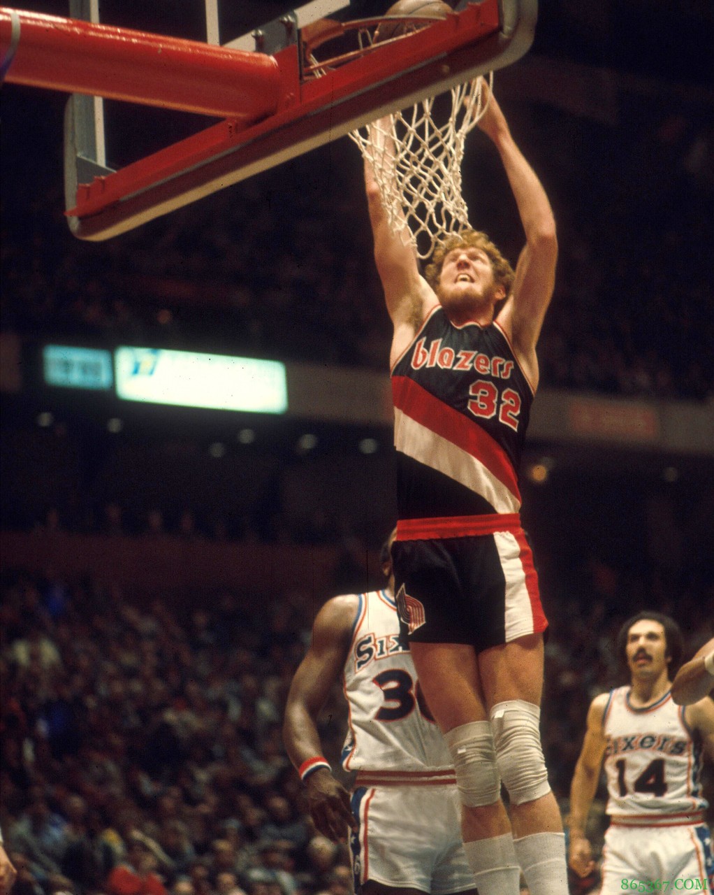 盘点|哈登之前拿下MVP后被交易的球员:14位中有7位成功夺冠