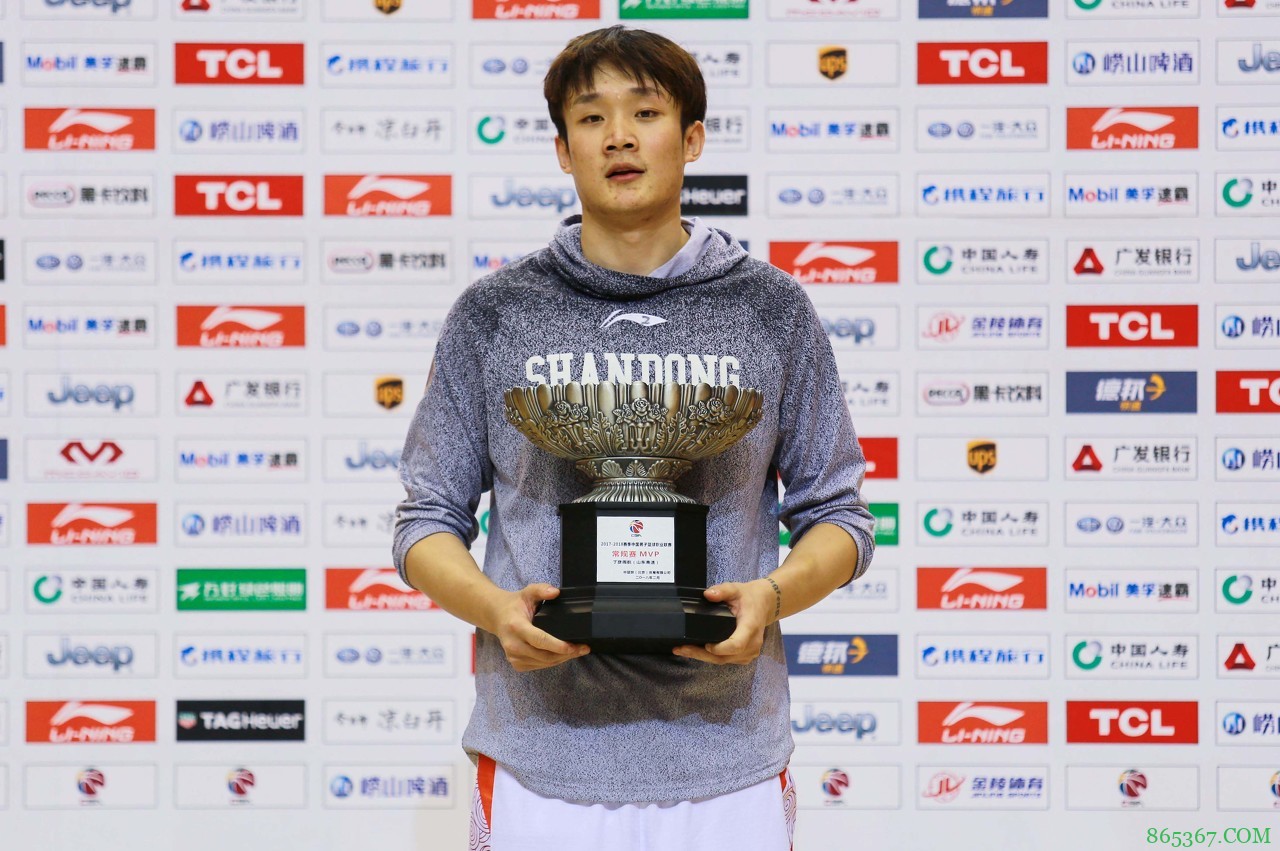 马健：小丁是国内为数不多的技术最全面、有篮球智商的小前锋