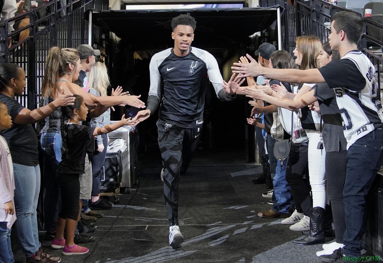 德罗赞调侃穆雷8次抢断：不会请他到我家了 容易丢东西