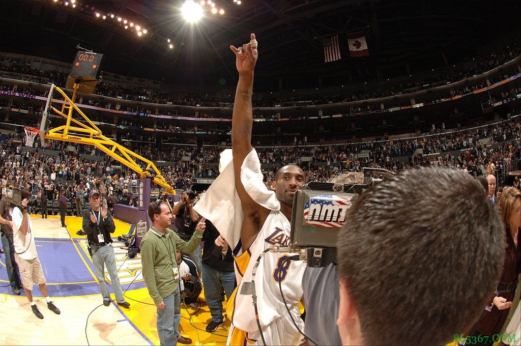 【消失的八零后】特别版:科比——永远年轻 永远热泪盈眶(中)