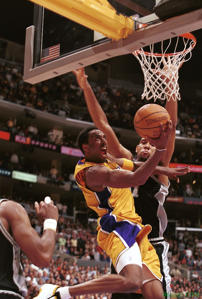 【消失的八零后】特别版:科比——永远年轻 永远热泪盈眶(中)