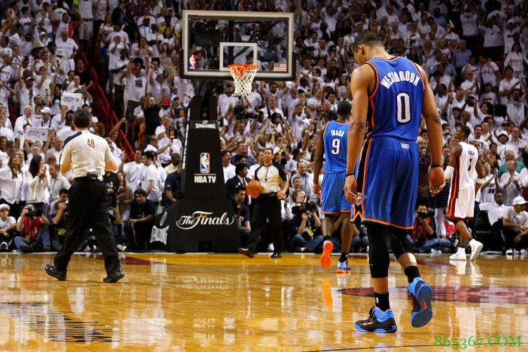 盘点|哈登之前拿下MVP后被交易的球员:14位中有7位成功夺冠