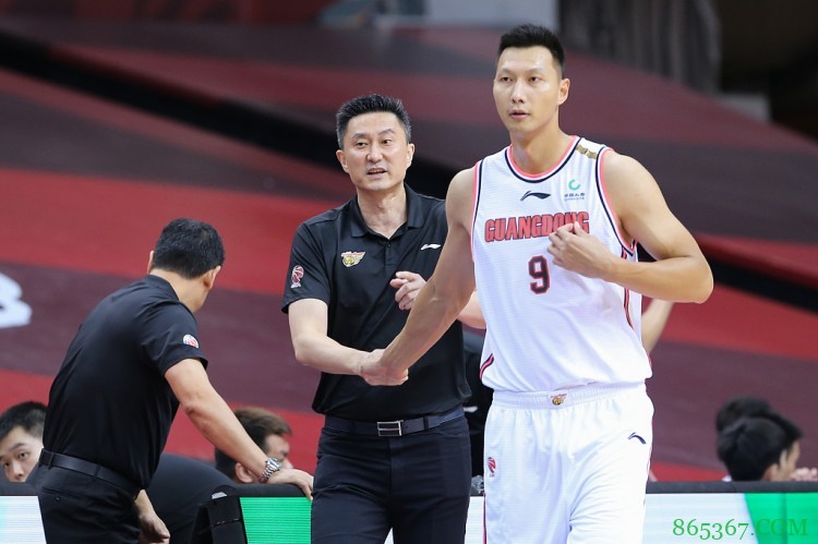 杜锋:阿联已可以投篮和运球 本季能否回归待观察