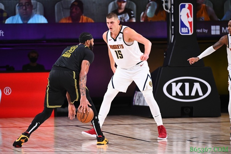 约基奇:要达到和湖人同一水平还需做很多 他们经验比我们足