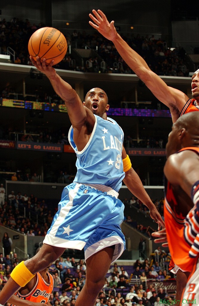 【消失的八零后】特别版:科比——永远年轻 永远热泪盈眶(中)