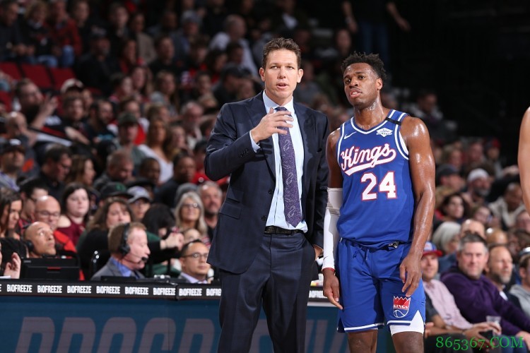 沃顿：字母哥今晚在罚球线的表现就像史蒂夫-纳什