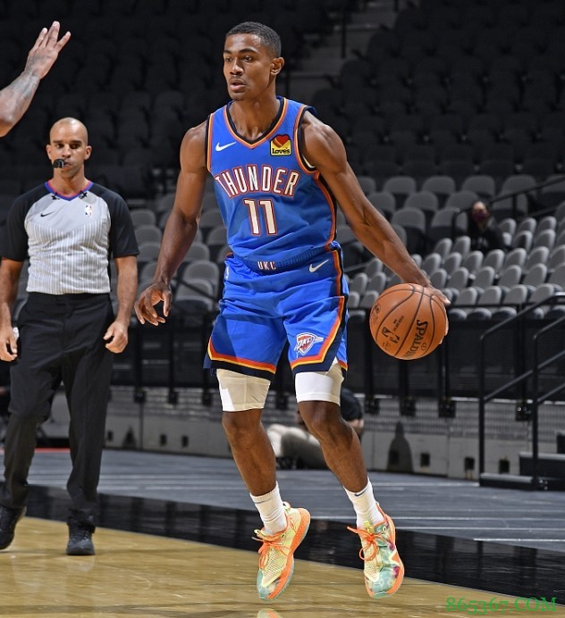 马勒登本场12助攻 与威少并列雷霆队史新秀单场助攻纪录