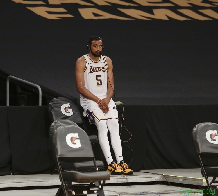 沃格尔谈塔克：每个人都是一样的 打得好出场时间就会增加