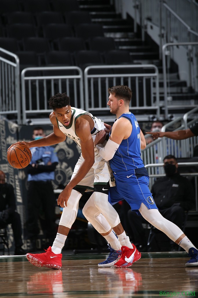 算上雄鹿已有13队开放主场 下周篮网&尼克斯也将放球迷进场