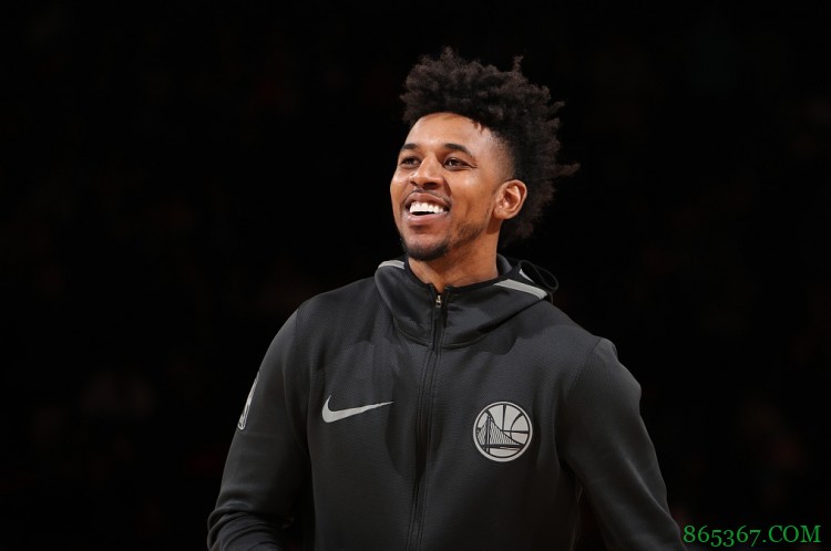 尼克-杨:三球是联盟前十控卫 强于保罗和沃尔