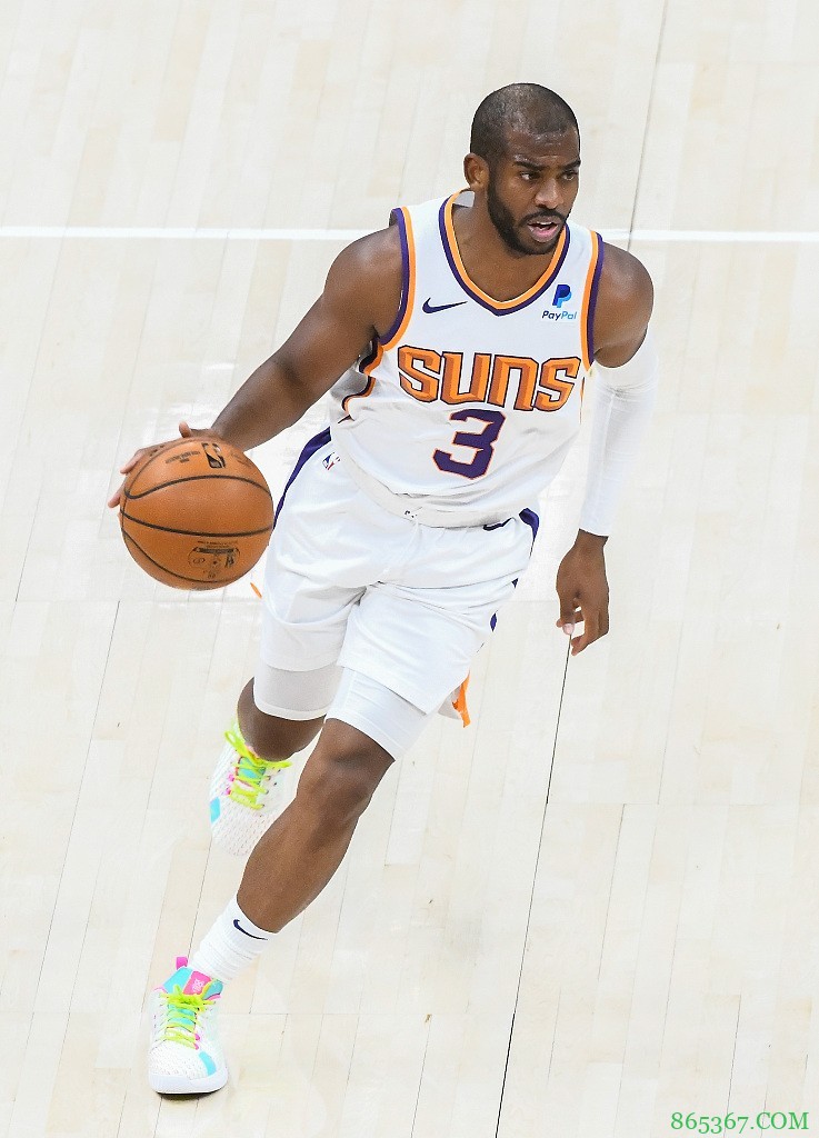 34+9+9!保罗上空篮不进后将功补过 助攻布克完成绝杀