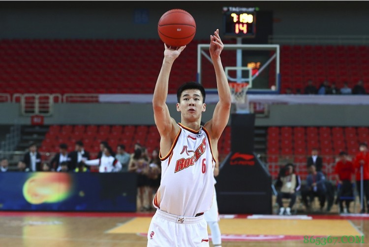 郭昊文：我比一年前强得太多太多 目标是帮上海队杀进季后赛