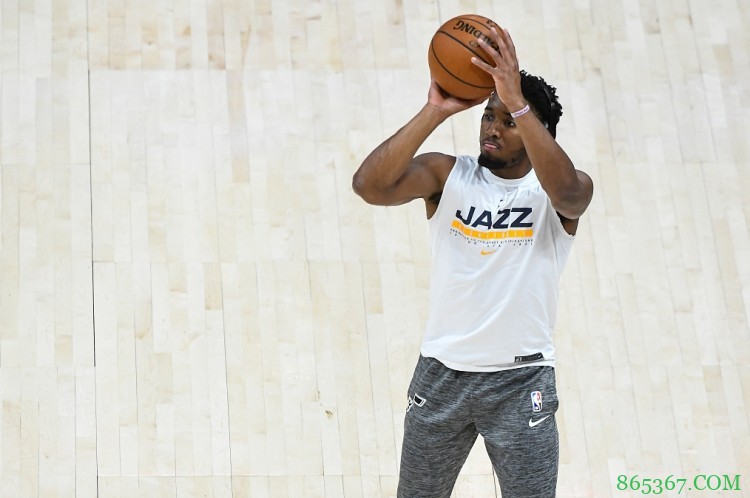 爵士开季连续24场命中10+三分 NBA历史上仅次于上赛季火箭