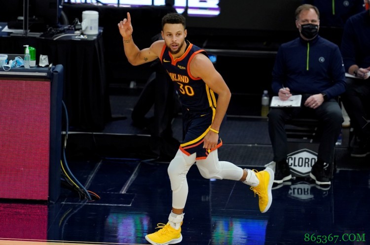 真正的勇士！库里打断记者关于负荷和脚踝的提问：我感觉很棒