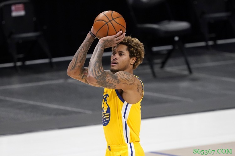 手感回暖!乌布雷投篮、三分和罚球命中率逐月提升