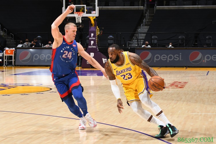 詹姆斯33+11 浓眉30分 活塞三人20+ 湖人双加时复仇活塞