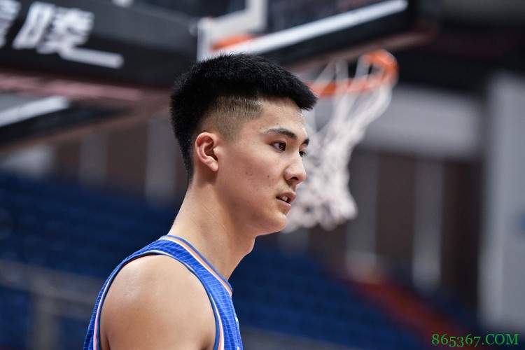 越打越好！朱松玮常规赛第二阶段场均12.8分3.6篮板