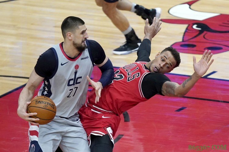 莱恩：我看到社交媒体上每个人都在喷脏话