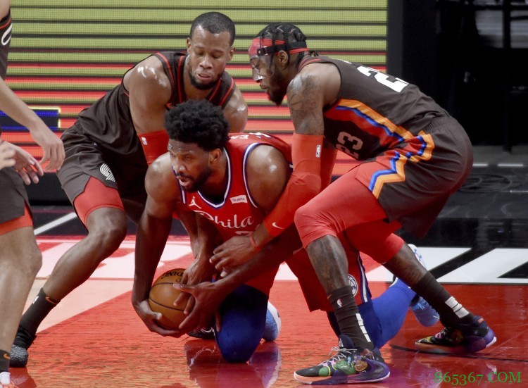 恩比德谈“大回环”造犯规：这个动作很难 需要很高的篮球智商