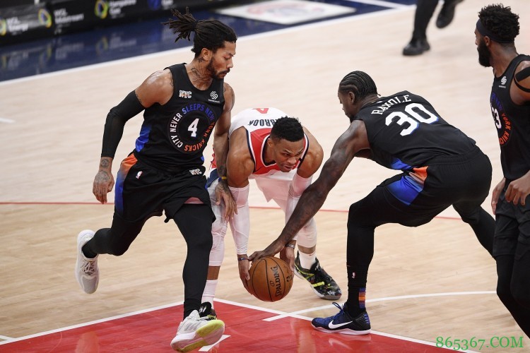 布鲁克斯:我们太多次因失误和篮板保护被击败