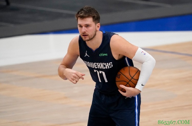 东契奇近2战共砍下90分15篮板21助攻 NBA史上仅次于威少