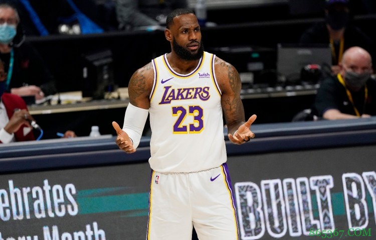 难挽败局!詹姆斯砍22分10篮板9助攻&三分球5中0