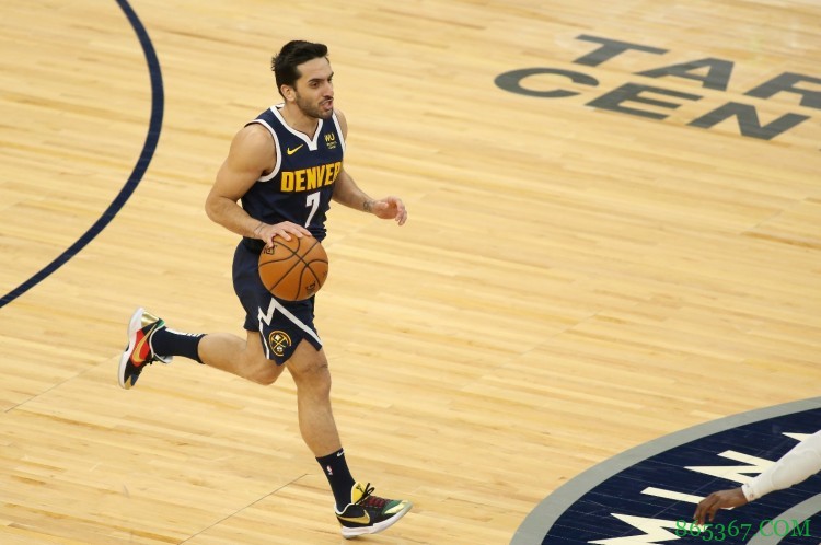 坎帕佐:和约基奇一起打球非常有趣 我现在比赛季初打得更舒服