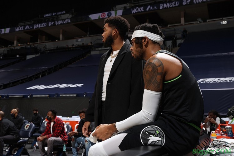 唐斯谈拉塞尔受伤:这太不公平了 我们总是无法同时保持健康