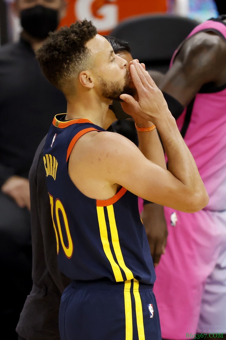 库里常规赛命中6000球 勇士队史第4人