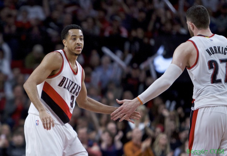 早日复出！CJ&努尔基奇已脱去护具开始进行常规训练