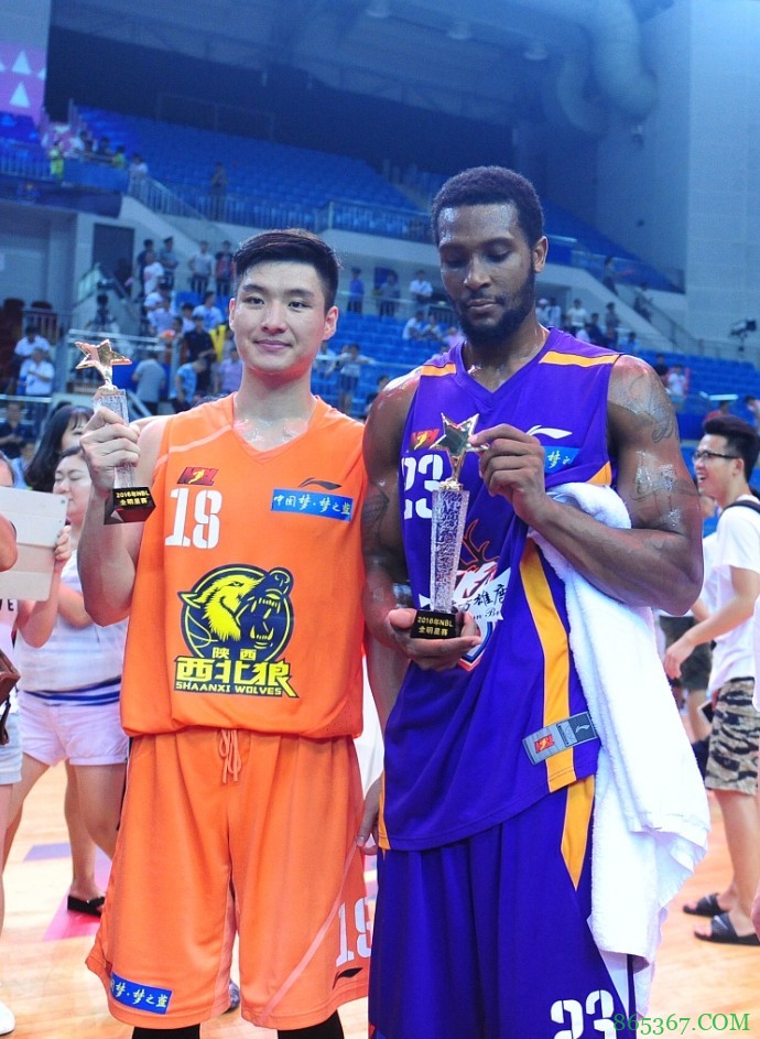 野球场单场狂砍100分之人!媒体人:李青翔将加盟广州男篮