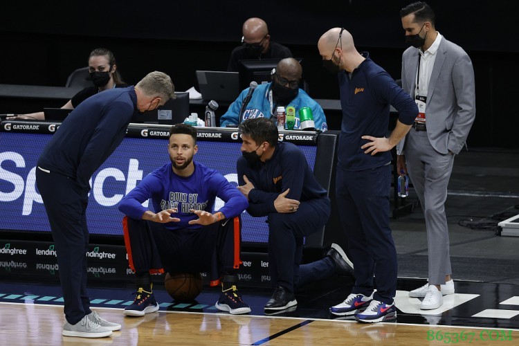 库里退赛后 勇士首节仅仅得到15分追平赛季单节新低