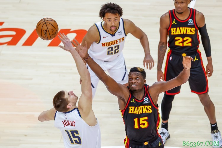 特雷-杨：球队打的很努力 卡佩拉对约基奇的防守做得很好