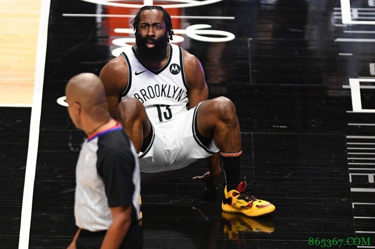 哈登：之前遭受了许多令人沮丧的失利 我们决定一起解决这个问题