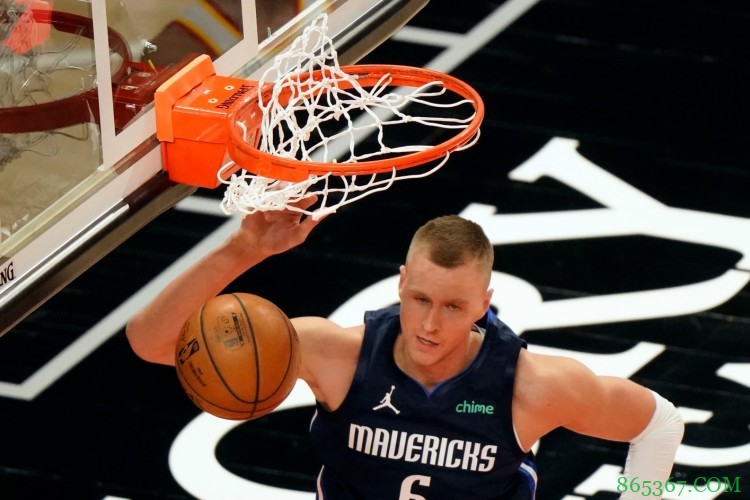 美记：独行侠评估铂金的交易价值 似乎也有意引进中锋帮助他