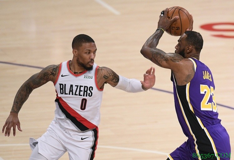 詹姆斯:利拉德有着无限射程 防挡拆时你必须要上抢