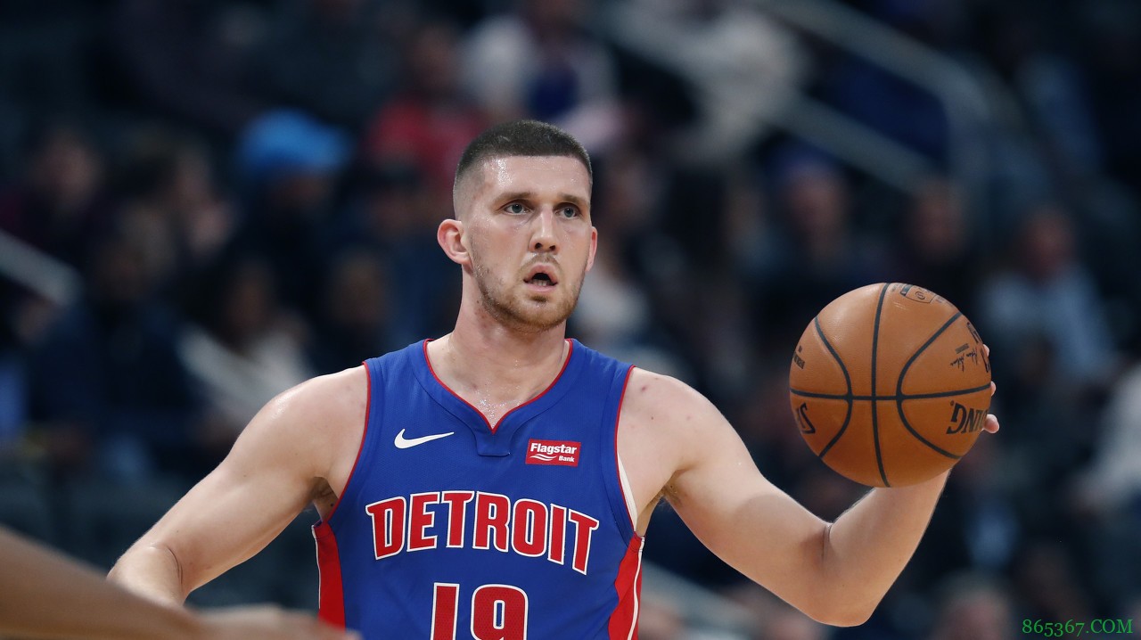 米哈伊柳克:我们的转移球非常出色 每个人都为赢球而努力