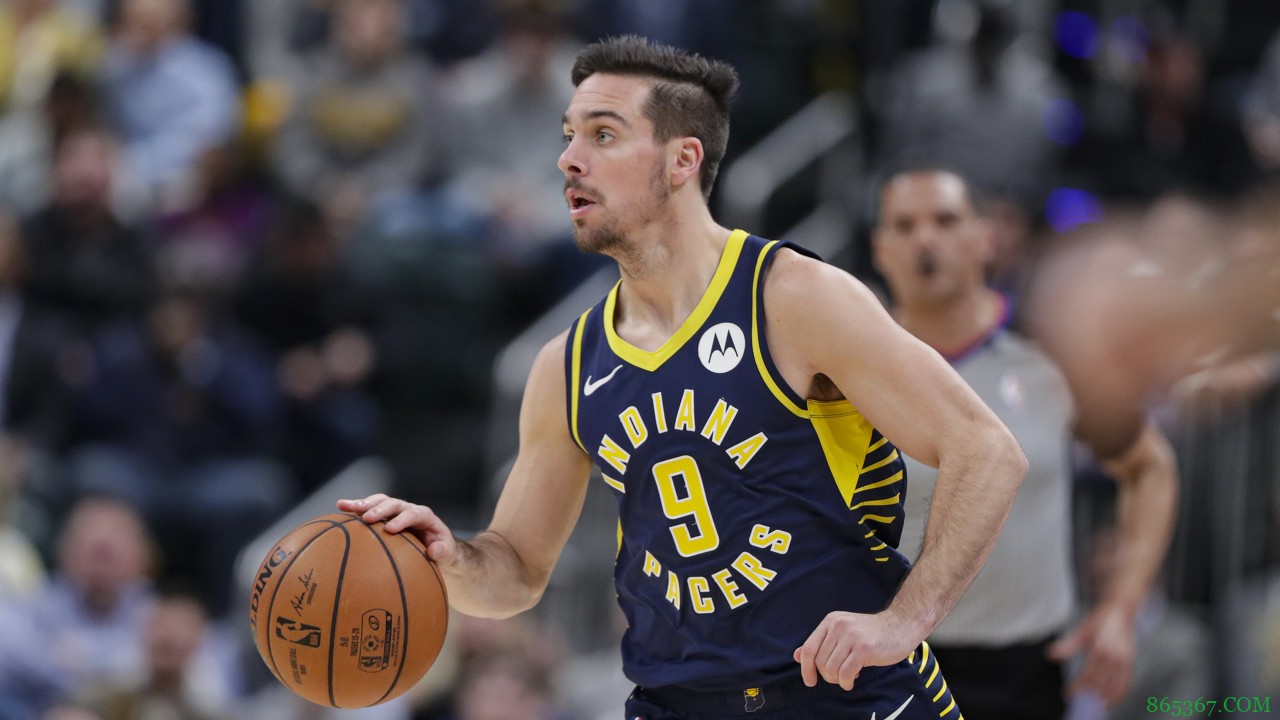 麦康纳上场时间少于30分钟送出15+助攻 妖刀后首位替补球员