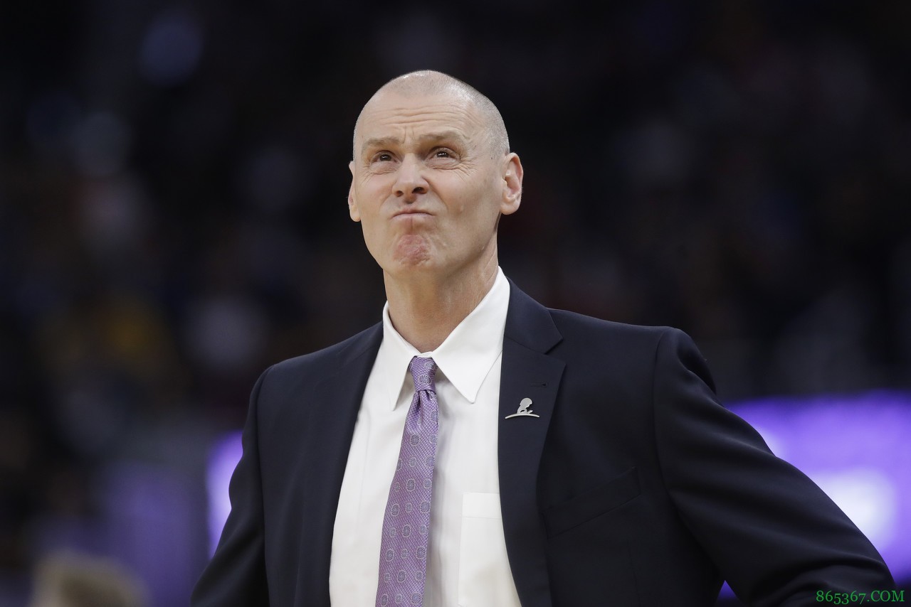 卡莱尔：队员展现出对比赛的渴望 休战八日防守训练收获成效